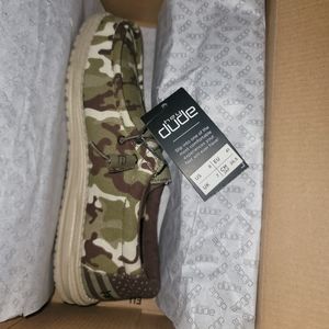 Hey dudes mens 8 camo flag